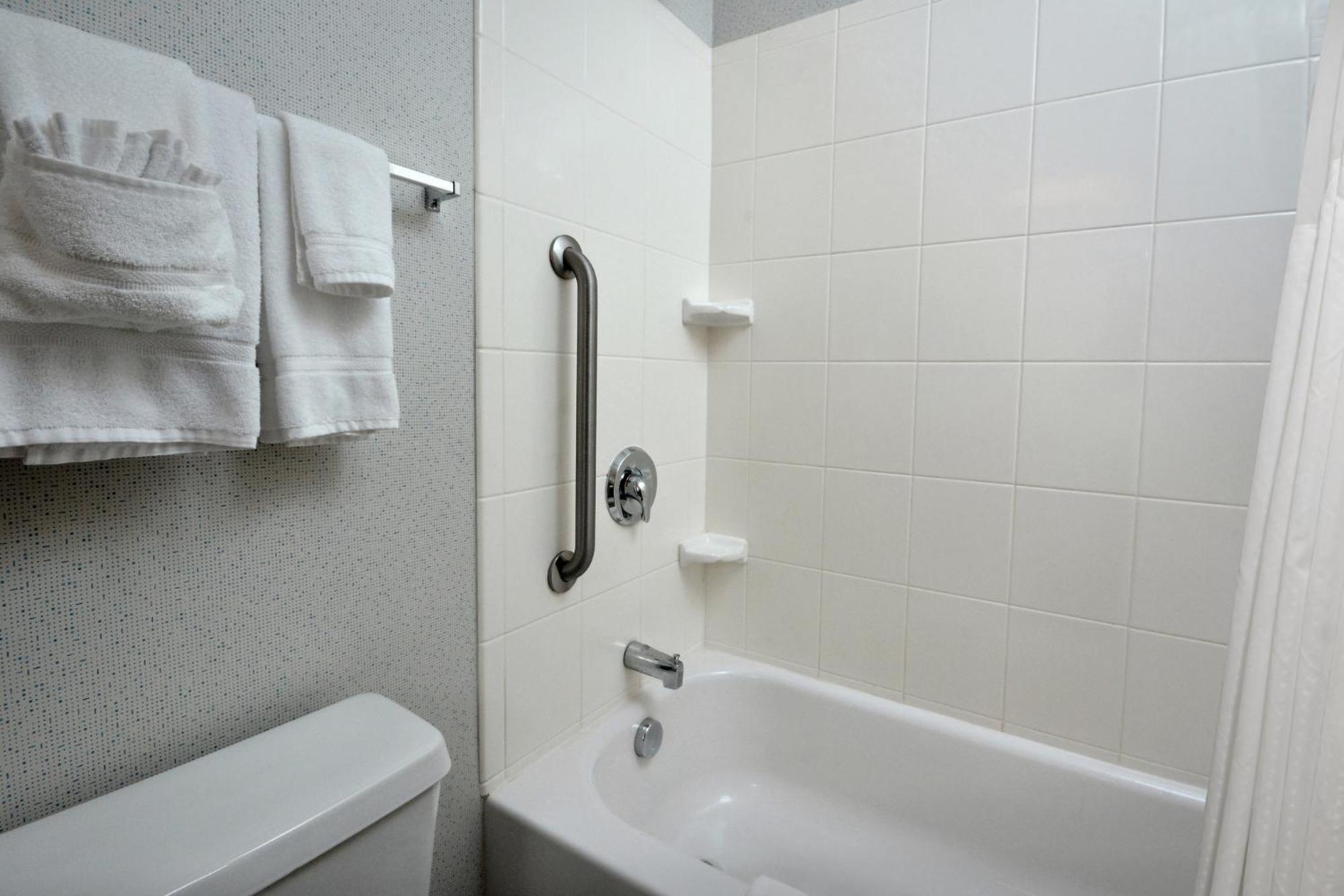 Holiday Inn Express Lynchburg By Ihg Exterior foto